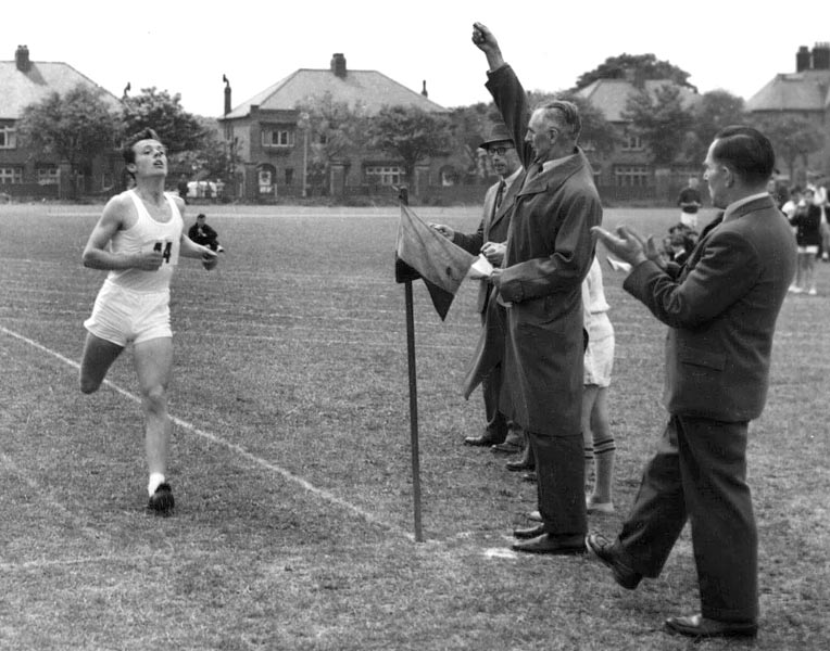 1959 - Colin Appleby winning Intermediate mile
